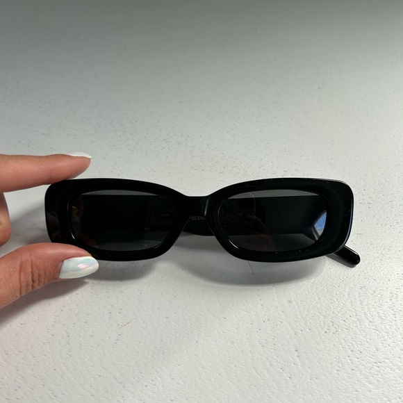 Trendy Thin black sunglasses - Picture 4 of 7